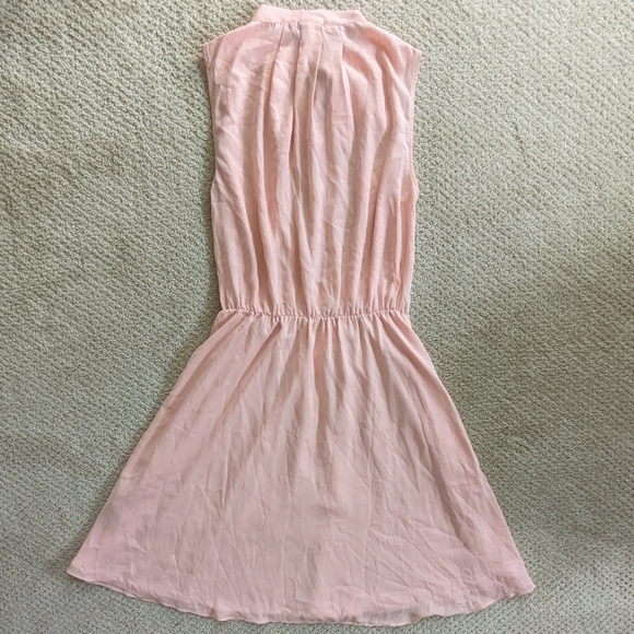 Banana Republic Sleeveless Tie-Neck Vee Dress in Coral Peach - Picture 2 of 4
